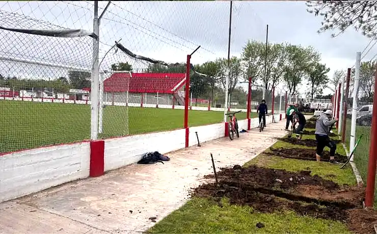 Club Luján construye una nueva tribuna para 500 hinchas