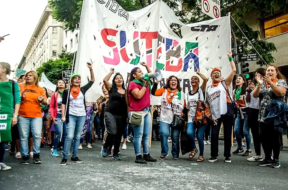Paro docente en Buenos Aires: los sectores disidentes profundizan las protestas 1 Paro docente en Buenos Aires Suteba Multicolor