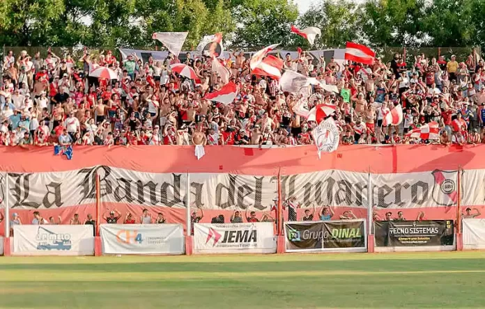 Club Lujan a tribuna llena