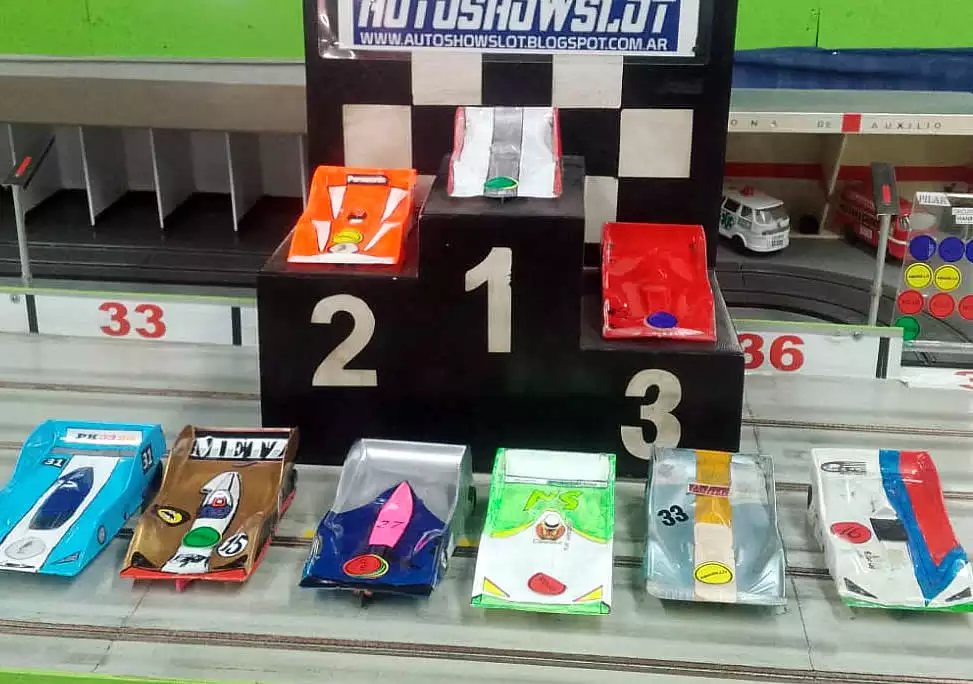 Endiablada carrera de slot sacudió La Italiana de Pilar Carrera de slot en La Italiana de Pilar