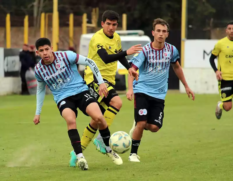 El Canario volvió a perder ante UAI Urquiza