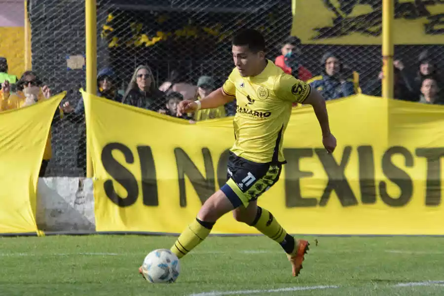 En el debut de su DT, Flandria goleó a Lafe