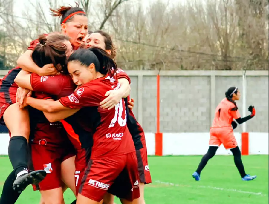 Primer triunfo del Fútbol femenino del Club Luján Primer triunfo del Fútbol femenino del Club Luján