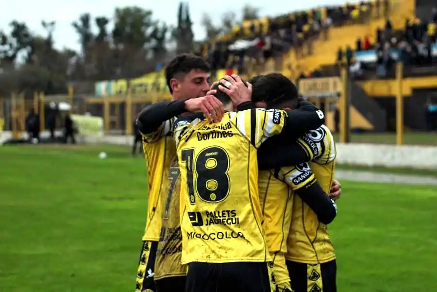 Flandria volvió al triunfo en la Primera B y se prepara para visitar al puntero Midland Flandria volvió al triunfo en la Primera B