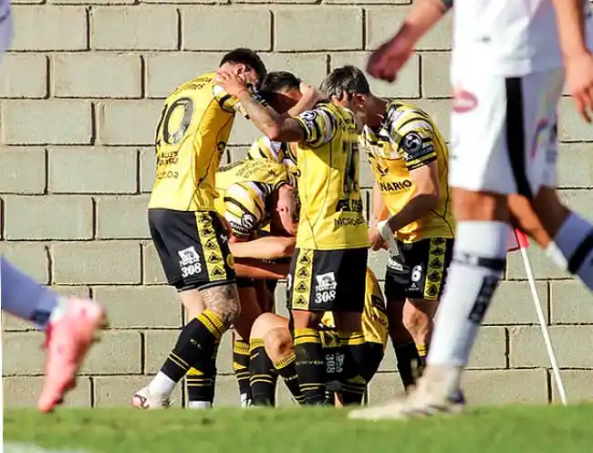 Flandria ganó y cortó la mala racha en la B Metro flandria Fenix