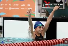 Laila Chaín se corona multicampeona y bate récords en Natación El deporte lujanense vuelve a ser sinónimo de orgullo gracias a la brillante actuación de Laila Chaín en el Campeonato Sudamericano Juvenil de Natación, celebrado recientemente en Río de Janeiro, Brasil. Pese a competir en la categoría Juvenil siendo Cadete y dar considerable ventaja en edad, la nadadora de la Selección Argentina no solo se consagró con múltiples medallas de oro, sino que pulverizó récords, confirmando su estatus como una de las mayores promesas de la natación regional. Un dominio histórico en el Sudamericano Juvenil Entre el 22 y el 29 de septiembre, Laila Chaín protagonizó una actuación histórica en las piscinas brasileñas. La joven deportista lujanense acumuló un total de ocho medallas doradas y dos plateadas, demostrando su versatilidad y dominio en diferentes estilos. Su performance no solo fue un éxito en el medallero, sino que dejó marcas imborrables. Chaín logró establecer cinco nuevos récords sudamericanos y cuatro récords nacionales de categoría, un logro descomunal que subraya su potencial. El detalle de la histórica cosecha de Laila Chaín en Río de Janeiro incluye: 100 metros Estilo Espalda: Campeona Sudamericana con nuevo récord Sudamericano y Récord Nacional de categoría. 200 metros Estilo Espalda: Campeona Sudamericana con nuevo récord Sudamericano y Récord Nacional de categoría. 200 metros Estilo Medley: Campeona Sudamericana con nuevo récord Sudamericano y Récord Nacional de categoría. 100 metros Estilo Mariposa: Campeona Sudamericana con nuevos récords Sudamericano y Nacional de categoría. 400 metros Estilo Medley: Campeona Sudamericana. Relevos Femenino: Sumó oros en 4x100 Libre, 4x200 Libre y 4x200 Combinados. Además, la nadadora demostró su valía en competencias de equipo, obteniendo dos medallas de plata en los Relevos Mixtos (4x100 Combinados y 4x100 Libre). Reconocimiento a la excelencia técnica de Laila Chaín Como broche de oro a su desempeño, Laila Chaín recibió un trofeo de Reconocimiento a la Mejor Marca Técnica. Este galardón es otorgado únicamente a los cuatro nadadores más destacados de todo el Campeonato Sudamericano Juvenil de Natación 2025, lo que resalta el impacto cualitativo de su participación más allá de la cantidad de medallas. La nadadora ya había dado indicios de su gran momento en junio, durante el Selectivo para el Sudamericano en el Parque Roca, donde logró seis marcas sudamericanas juveniles y cosechó ocho oros. Ahora, en Brasil, Laila Chaín ha confirmado que es una fuerza imparable en el agua, llevando la bandera de Luján y de Argentina a lo más alto del podio regional.