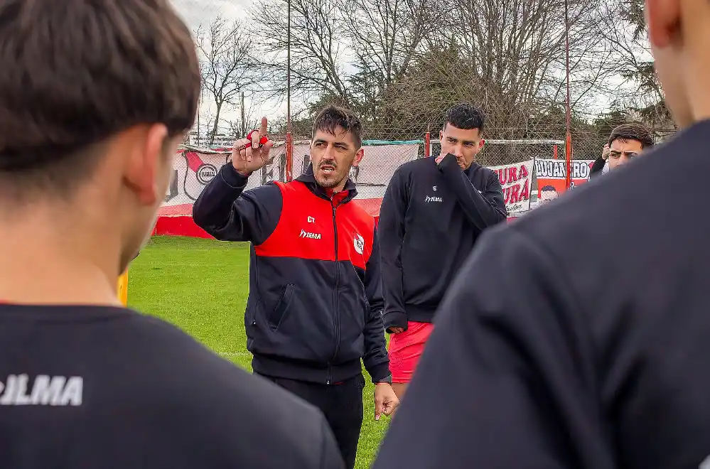 Luto en el Fútbol por la muerte de Santiago “El Pulga” Fredes, DT del Club Luján Luto por el fallecimiento de Fredes