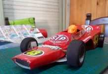 Autitos de plástico soplado: emoción y competencia en el Corredor Aeróbico R. Torres Autitos de plástico soplado