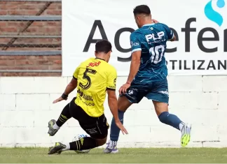 Flandria sufrió una dura caída ante Villa San Carlos en Jáuregui Flandria San Carlos