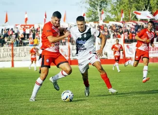 El Lujanero volvió a fallar en casa y Claypole lo castigó Lujanero