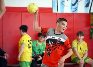 Liga de Handball escolar: 500 alumnos ya compiten en el Polideportivo Liga de Handball escolar