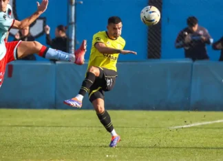 Flandria volvió a perder y profundiza su crisis en la Primera B Flandria volvió a perder