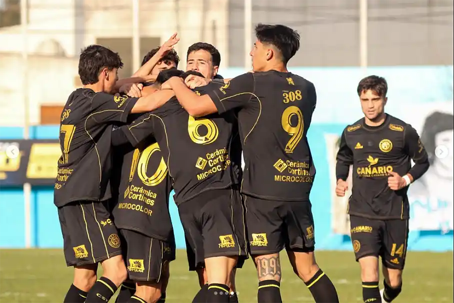 Flandria perdió ante Villa San Carlos y quedó al límite con el descenso 4 Flandria perdió ante Villa San Carlos