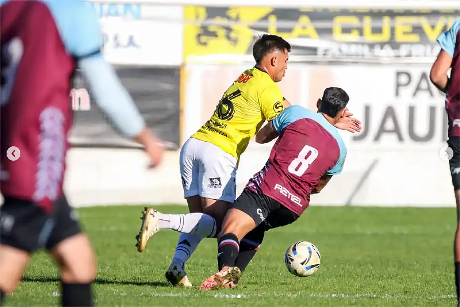 Flandria empató 1 a 1 ante UAI Urquiza en Jáuregui 5 Flandria empató 1 a 1 ante UAI
