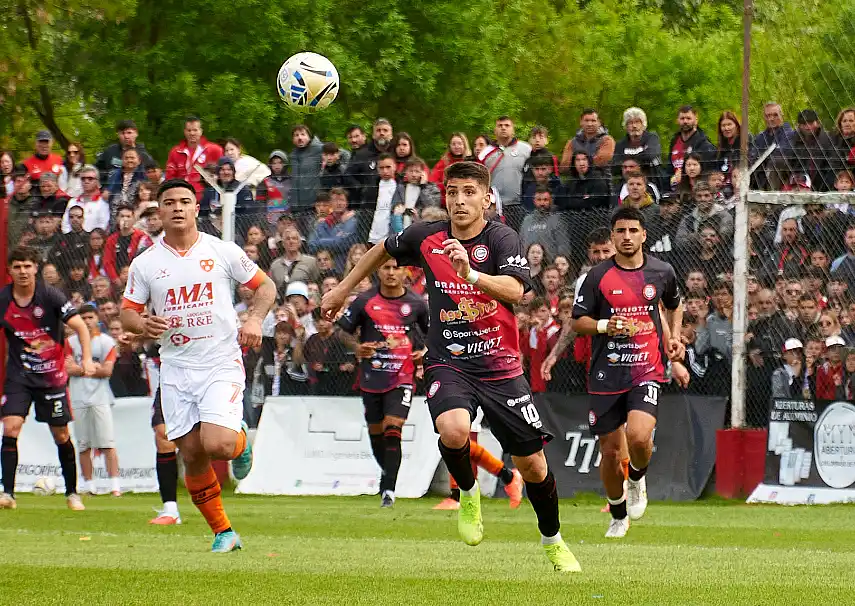 Luján goleó y desató el grito de campeón 3 Lujan ascenso
